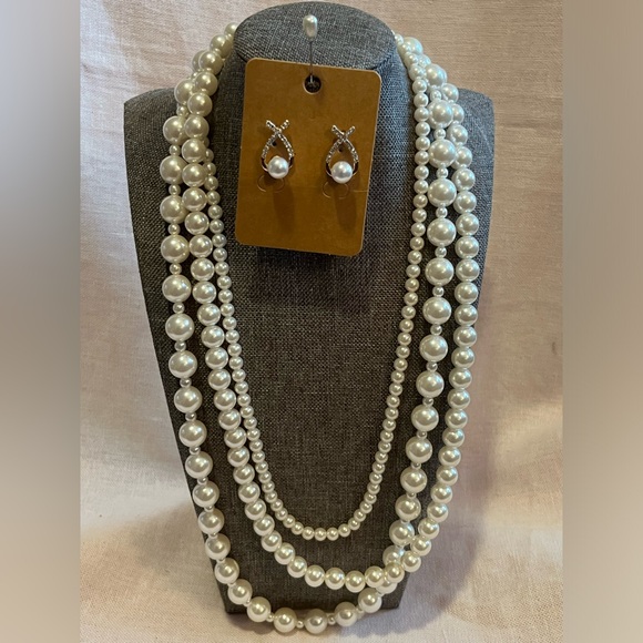 SPG Triple Strand Adjustable Pearl Necklace with Matching Earrings. - Picture 1 of 3